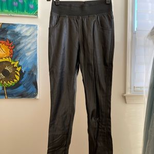 Faux leather legging with pockets